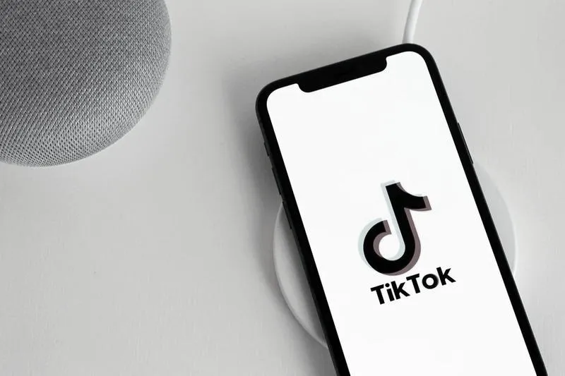Ile zarabia TikTok? Odkryj sekrety finansowego sukcesu twórców treści