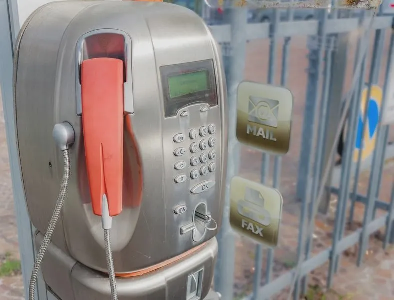 Jak połączyć przerwany kabel domofonu i uniknąć kosztownych napraw