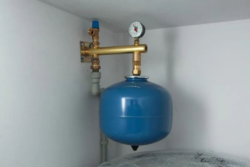 Przewodnik po prawidłowym podłączeniu naczynia przeponowego w C.O. i C.W.U. bez błędów